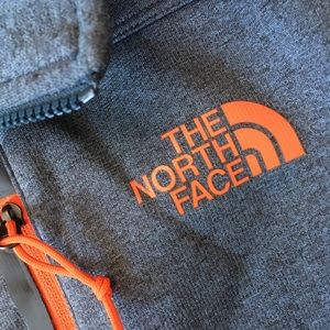 Men’s North Face Half-Zip Pull Over. Size Large.